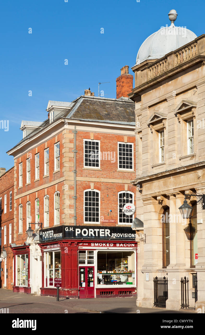 Boutiques autour de la Place du Marché Newark-on-Trent Nottinghamshire England UK GB EU Europe Banque D'Images