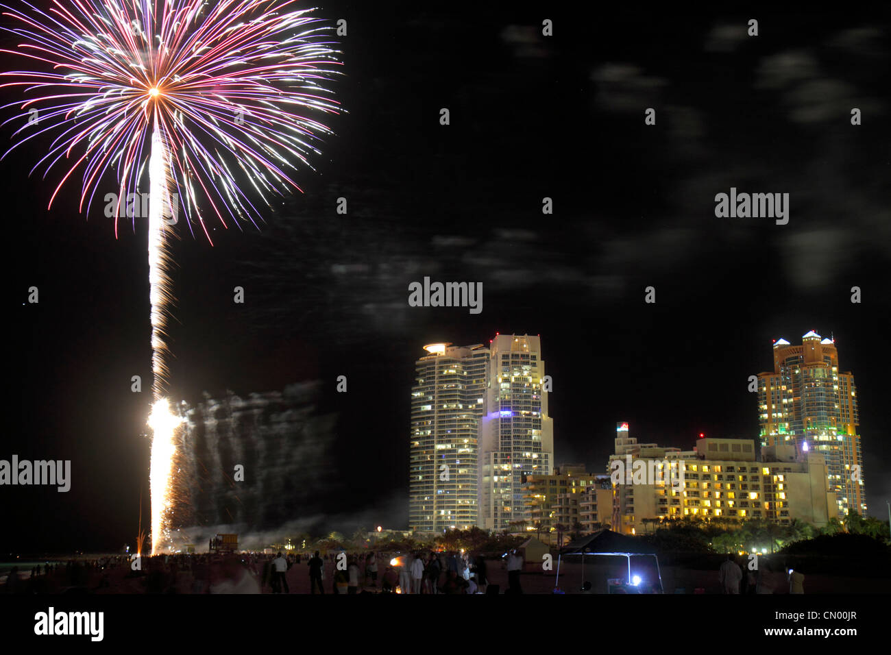 Miami Beach Floride, plages publiques de plage, nuit, Portofino, Continuum, haute élévation, condominiums, Marriot, hôtels d'hébergement inn motel motels, Saint-Sylvestre Banque D'Images
