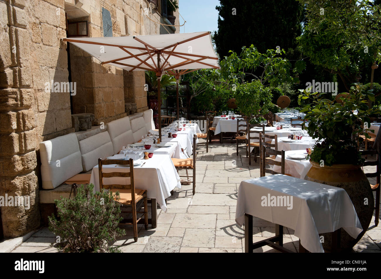 Patio d'un Saint-Paul, France restaurant. Banque D'Images
