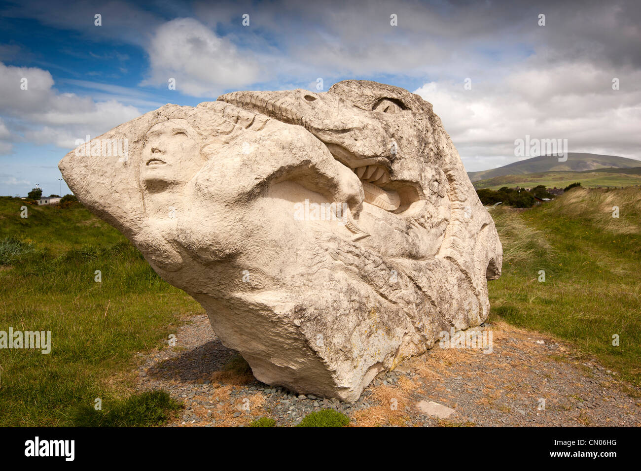 UK, Cumbria, Haverigg, échapper à la sculpture de lumière par le sculpteur Josefina de Vasconcellos à côté de dunes de sable Banque D'Images
