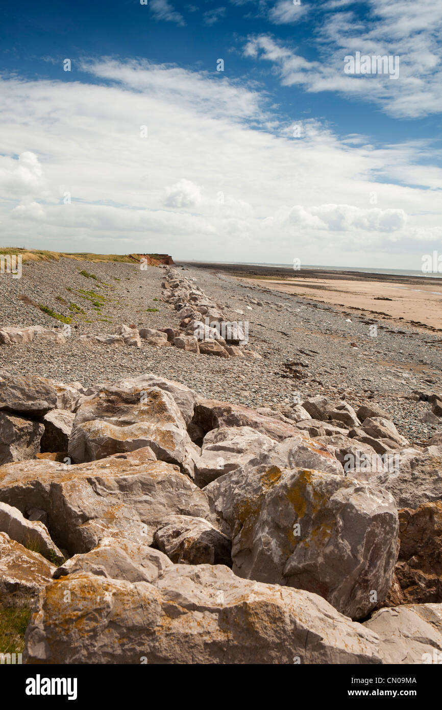 UK, Cumbria, Barrow in Furness, Walney Island, les roches utilisées pour la défense de la mer à Bent Haw Banque D'Images