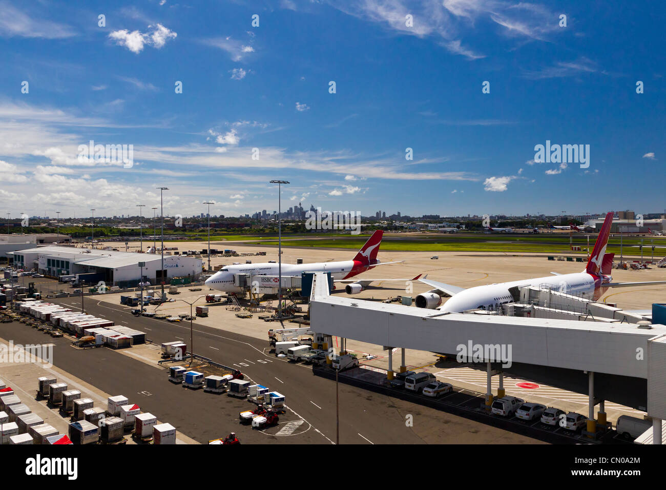 L'aéroport de Sydney avec Qantas avions garés en fin de ronde Banque D'Images