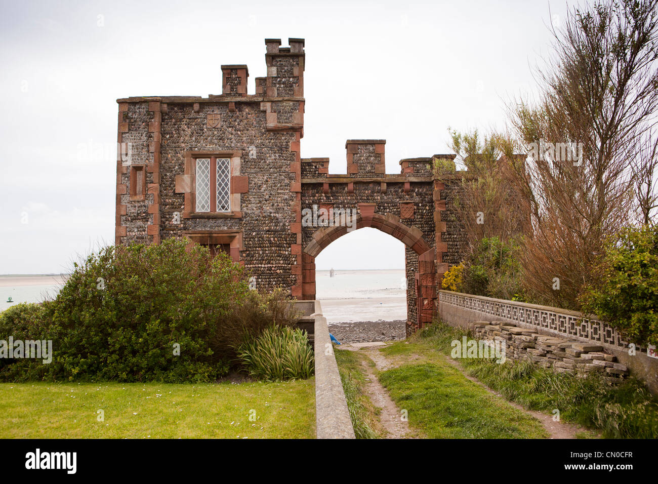 UK, Cumbria, Barrow in Furness, Roa Island, Douanes et Accise House et Walney Channel watch tower Banque D'Images