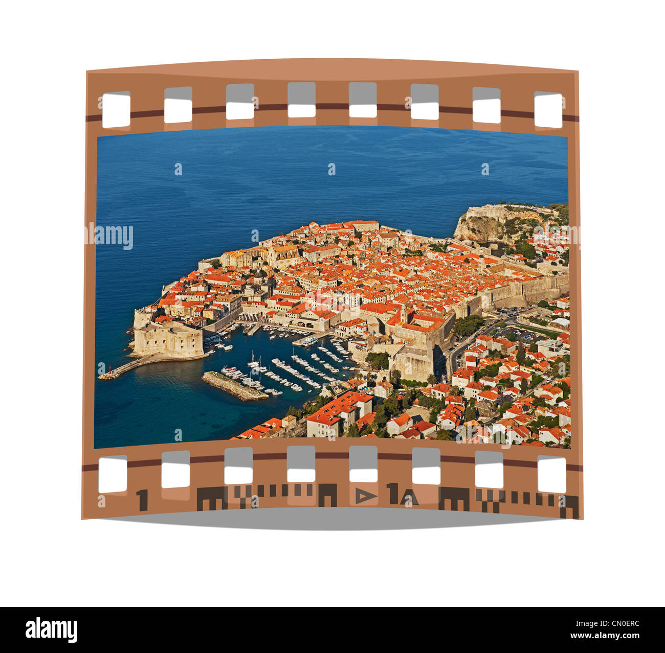 Film fixe : vue sur la vieille ville de Dubrovnik, Fort Revelin , le port de la ville et forteresse de Saint-Jean. Dubrovnik, Croatie Europe Banque D'Images