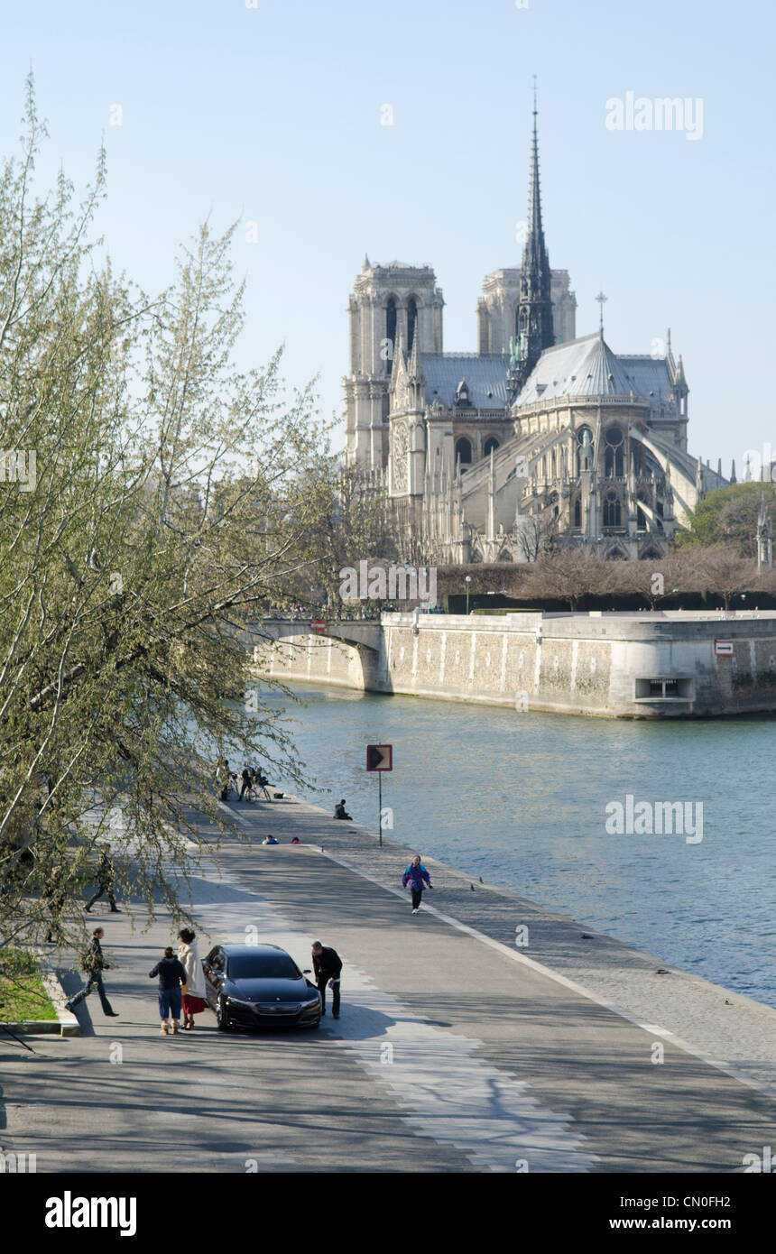 Citroen concept car sur les rives de la Seine à Paris. Dévoilement officiel prévu à Beijing Motor Show, en avril 2012 Banque D'Images