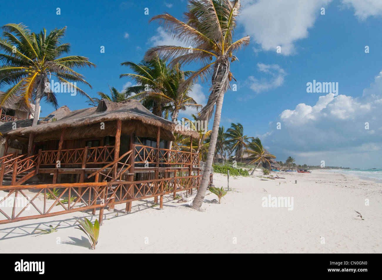 Tulum Quintana Roo Mexique palapas sur la plage Banque D'Images