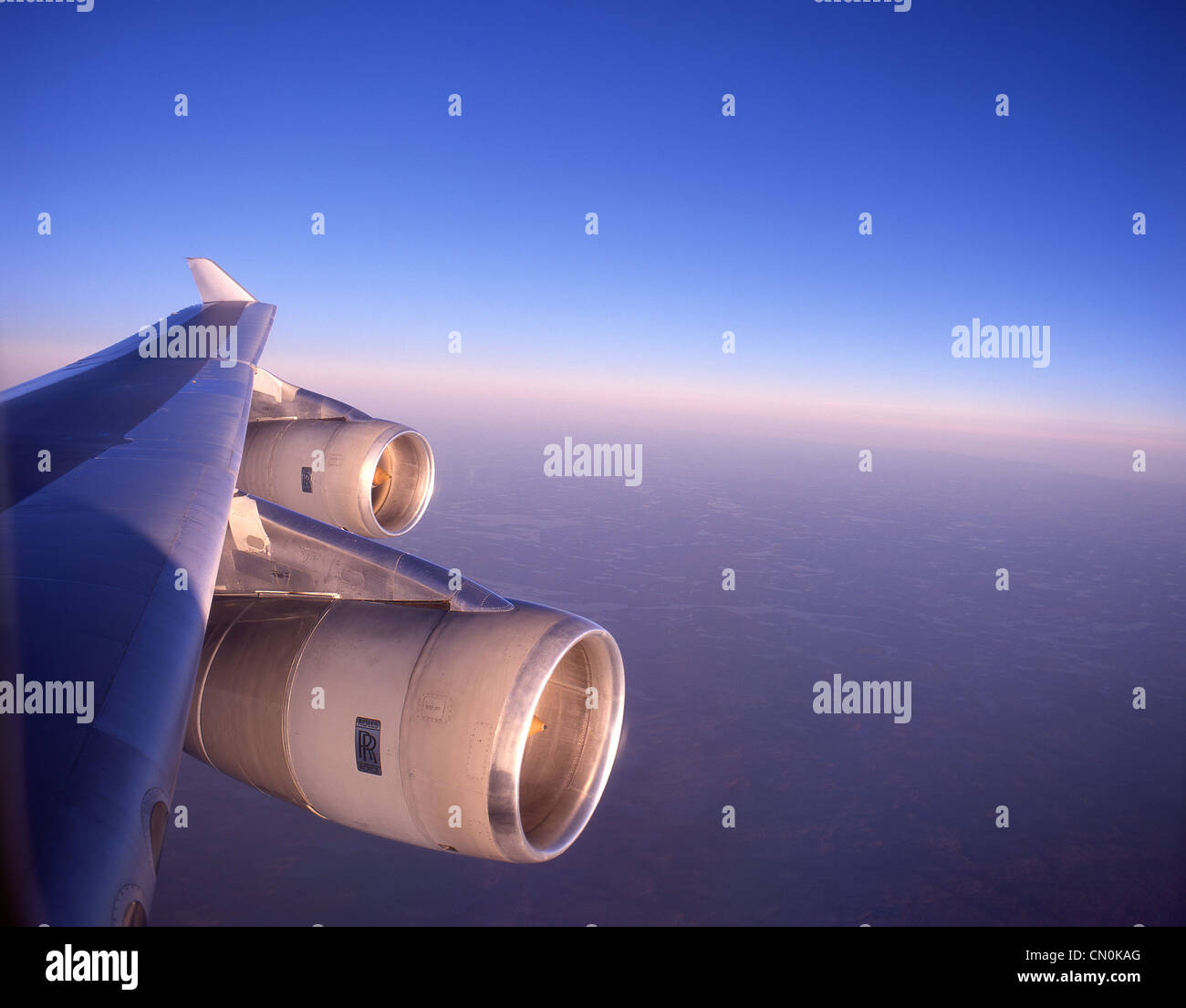 Voir l'aile de moteurs et de l'intérieur de Boeing 747-400 Banque D'Images