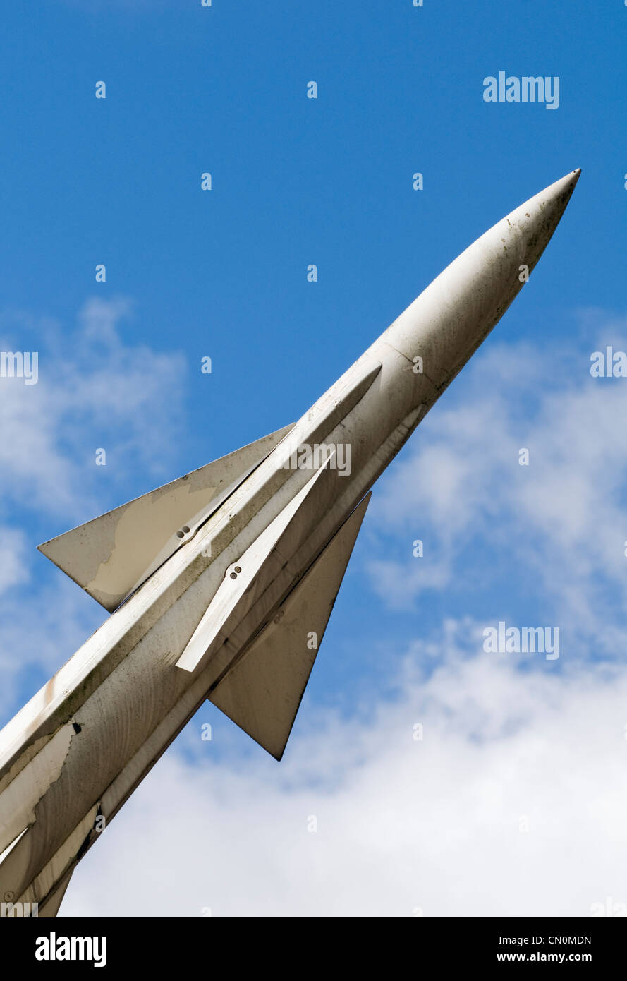 Un missile en position de lancement Banque D'Images