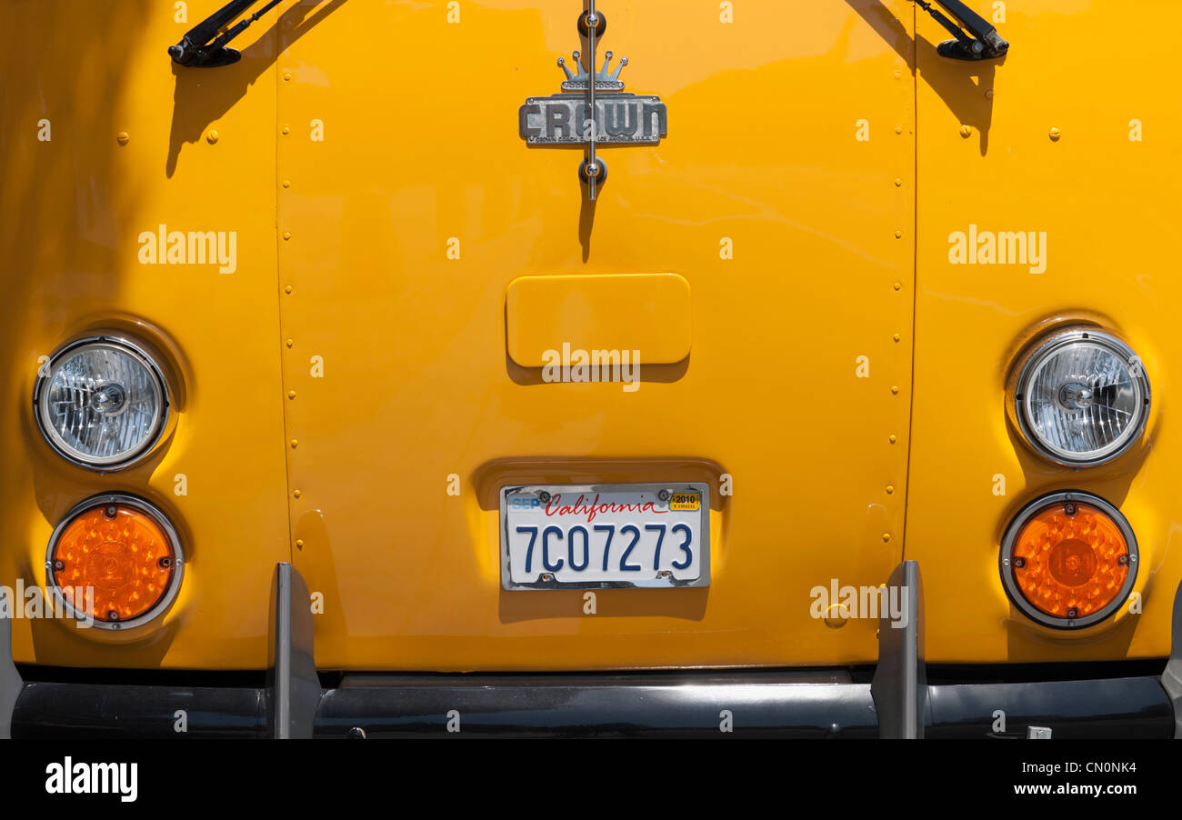Bus scolaire jaune américain Crown Supercoach Banque D'Images