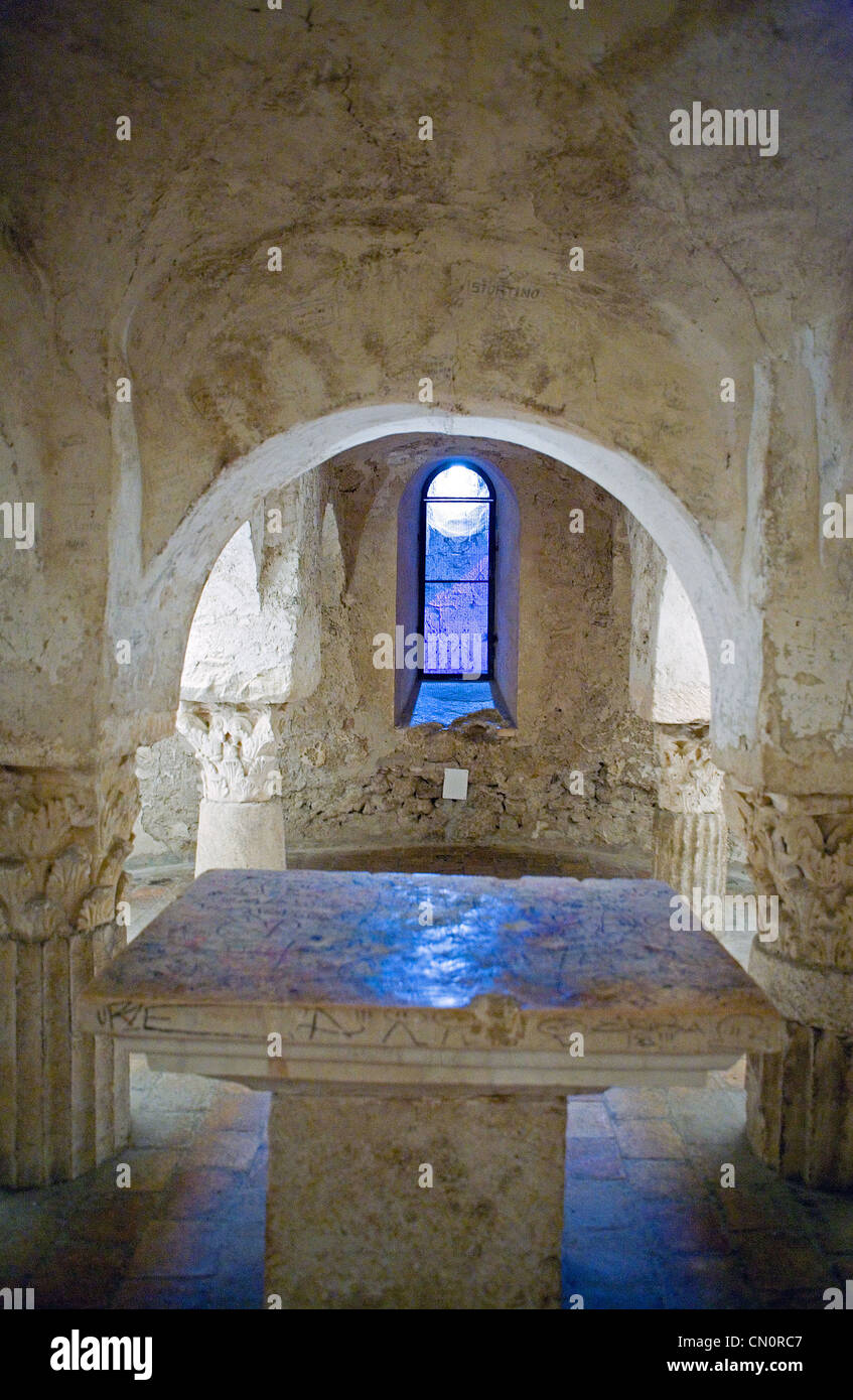 Italie Abruzzes, province de L'Aquila San Valentino in Abruzzo Citeriore, la basilique de S.Clemente la crypte Banque D'Images