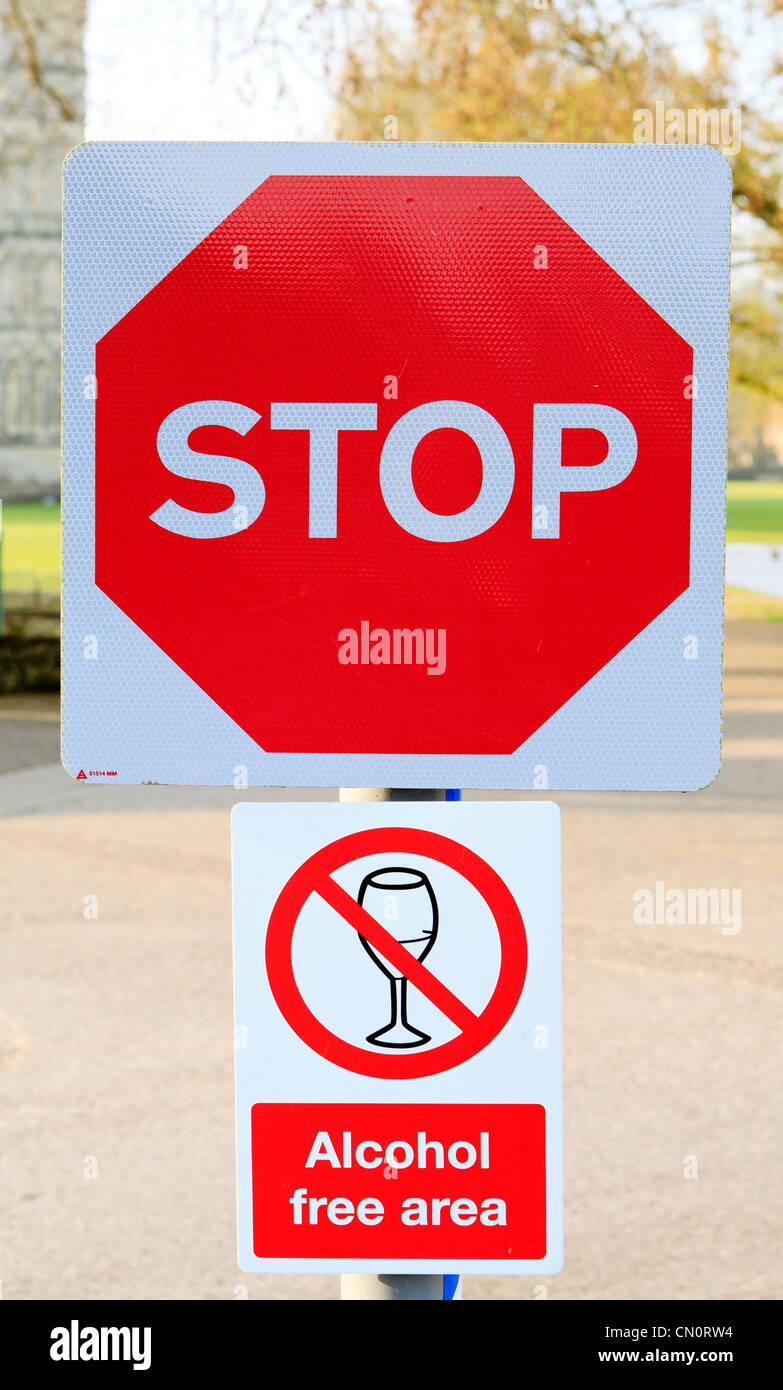 Panneau D Arret Et De L Alcool Gratuitement Area Photo Stock Alamy