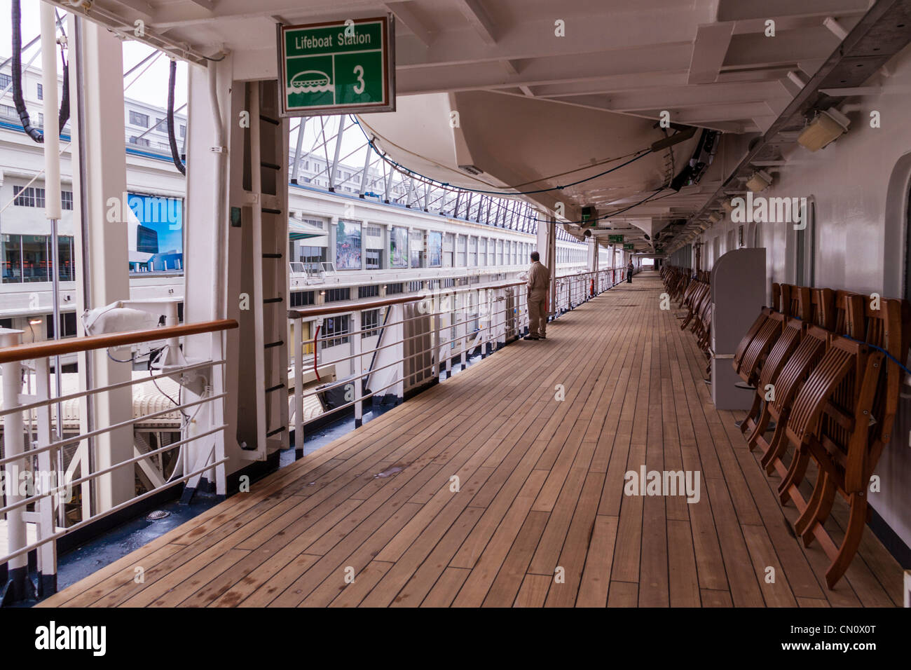 Bateau de croisière Maasdam, de la Holland America Line, amarré au port de Boston (Massachusetts), à la fin d'une croisière. Banque D'Images