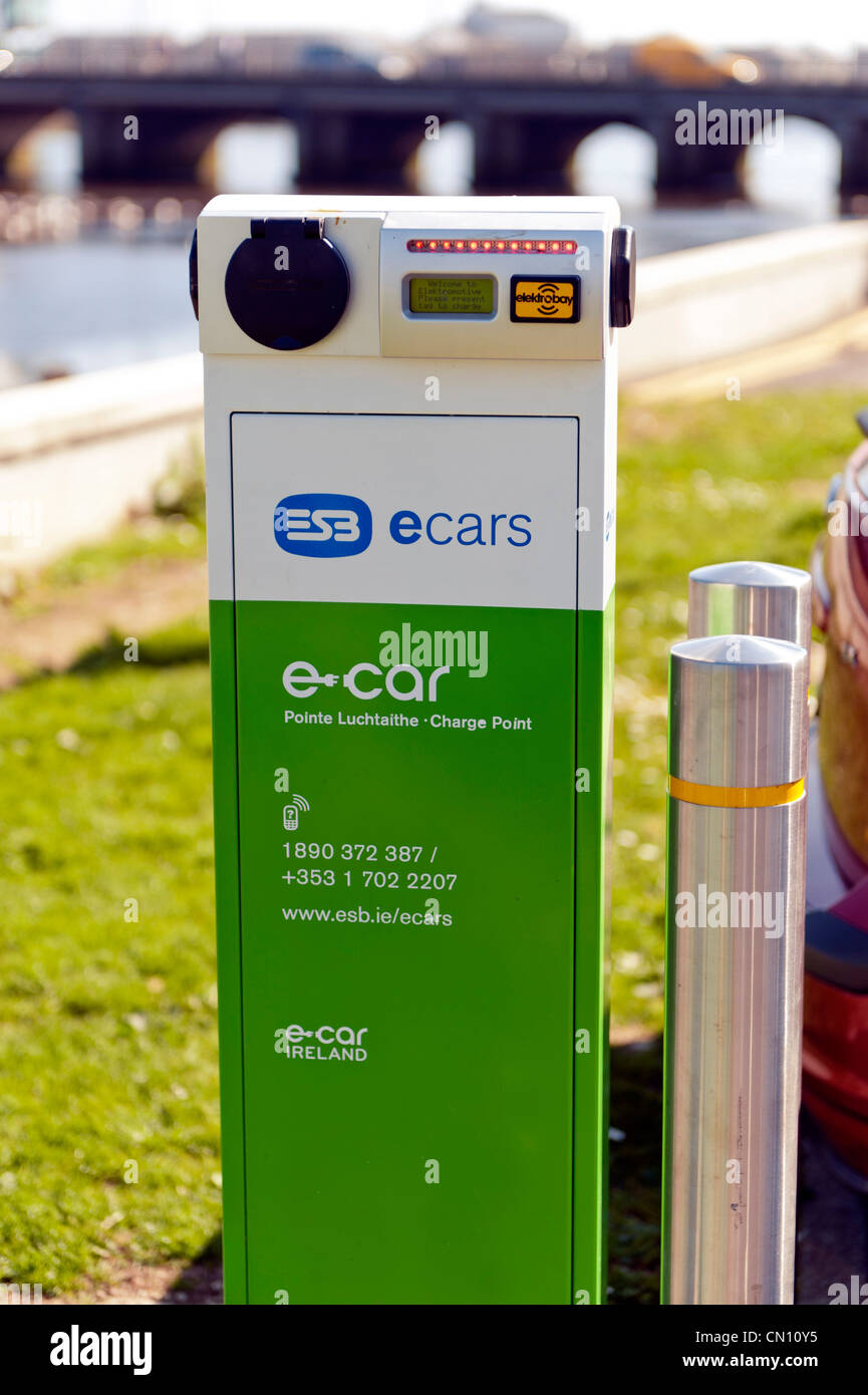 Voiture électrique point de recharge exploités par l'ESB - Irlande - Carte d'alimentation électrique en Irlande Banque D'Images