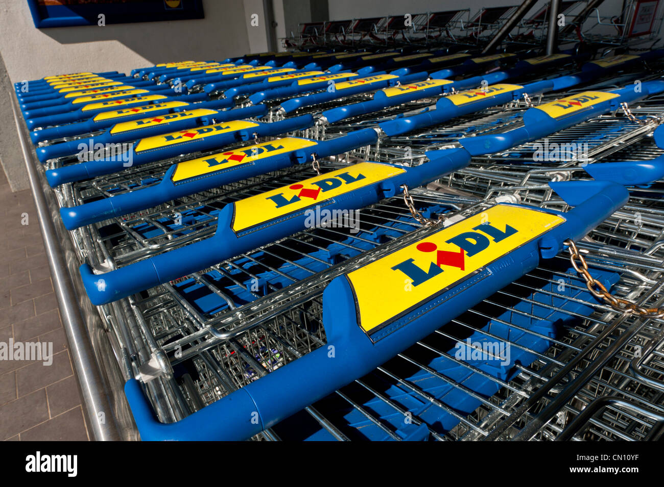 Chariots à Lidl Banque D'Images