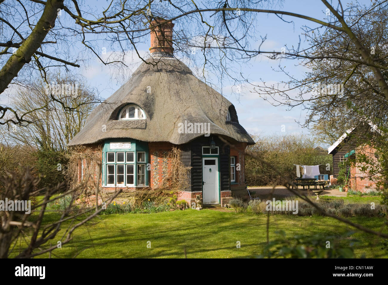 Maison ronde de chaume à Easton, Suffolk, Angleterre Banque D'Images