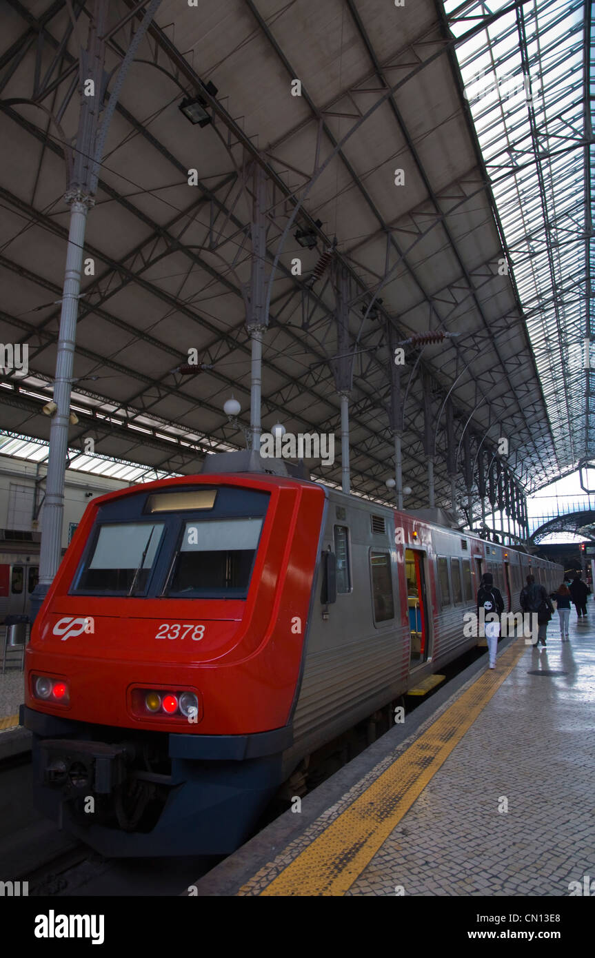 La gare Rossio plates-formes locales de Lisbonne Portugal Europe Banque D'Images