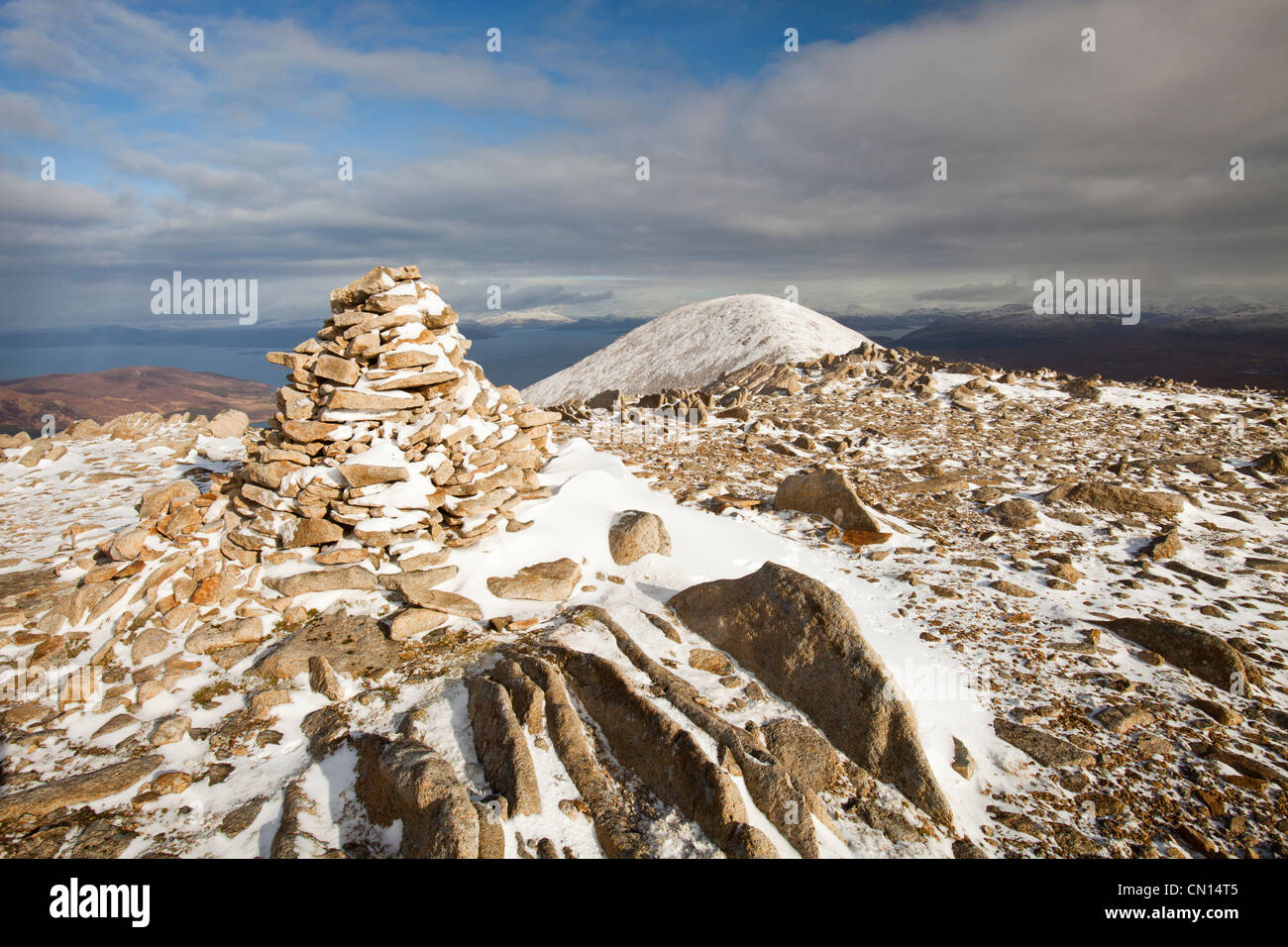 La vue nord de Beinn Dearg Mhor sommet, derrière Broadford sur l'île de Skye, Écosse, Royaume-Uni, Banque D'Images