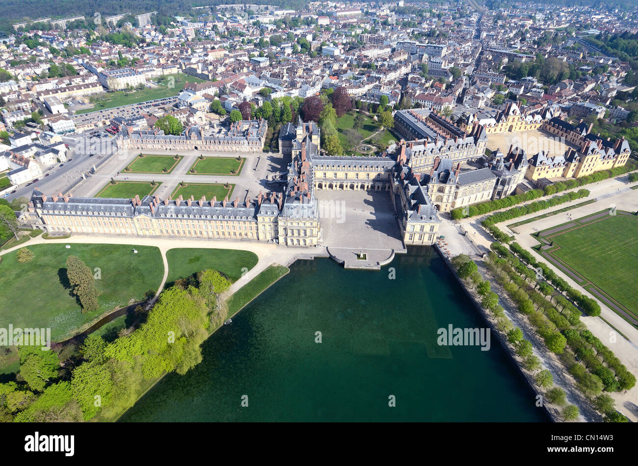 France, Seine-et-Marne, le château de Fontainebleau classé au Patrimoine Mondial de l'UNESCO (vue aérienne) Banque D'Images