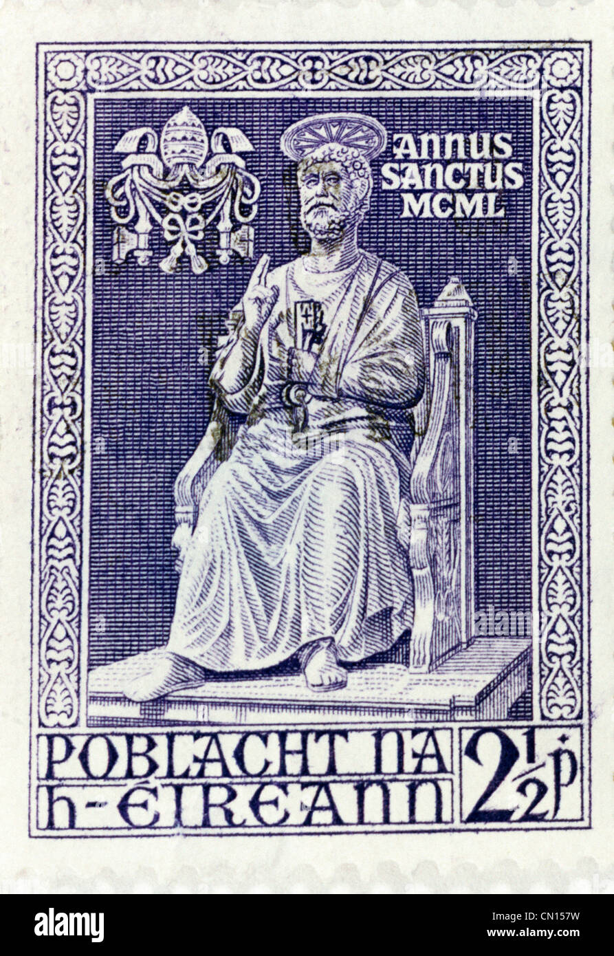 République d'Irlande Stamp 1950 Année Sainte désignés par le Vatican Photo de la statue en bronze de Saint Pierre au Vatican Banque D'Images