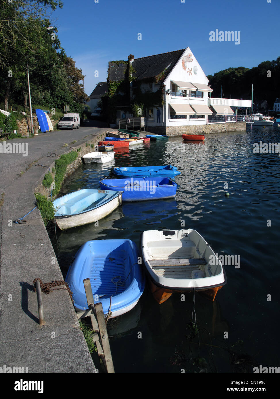 Riec sur Belon port sur la rivière Belon ',Restaurant Chez Jacky',Finistere,Bretagne,Bretagne,France Banque D'Images Riec sur Belon port sur la rivière Belon ',Restaurant Chez Jacky',Finistere,Bretagne,Bretagne,France Banque D'Images