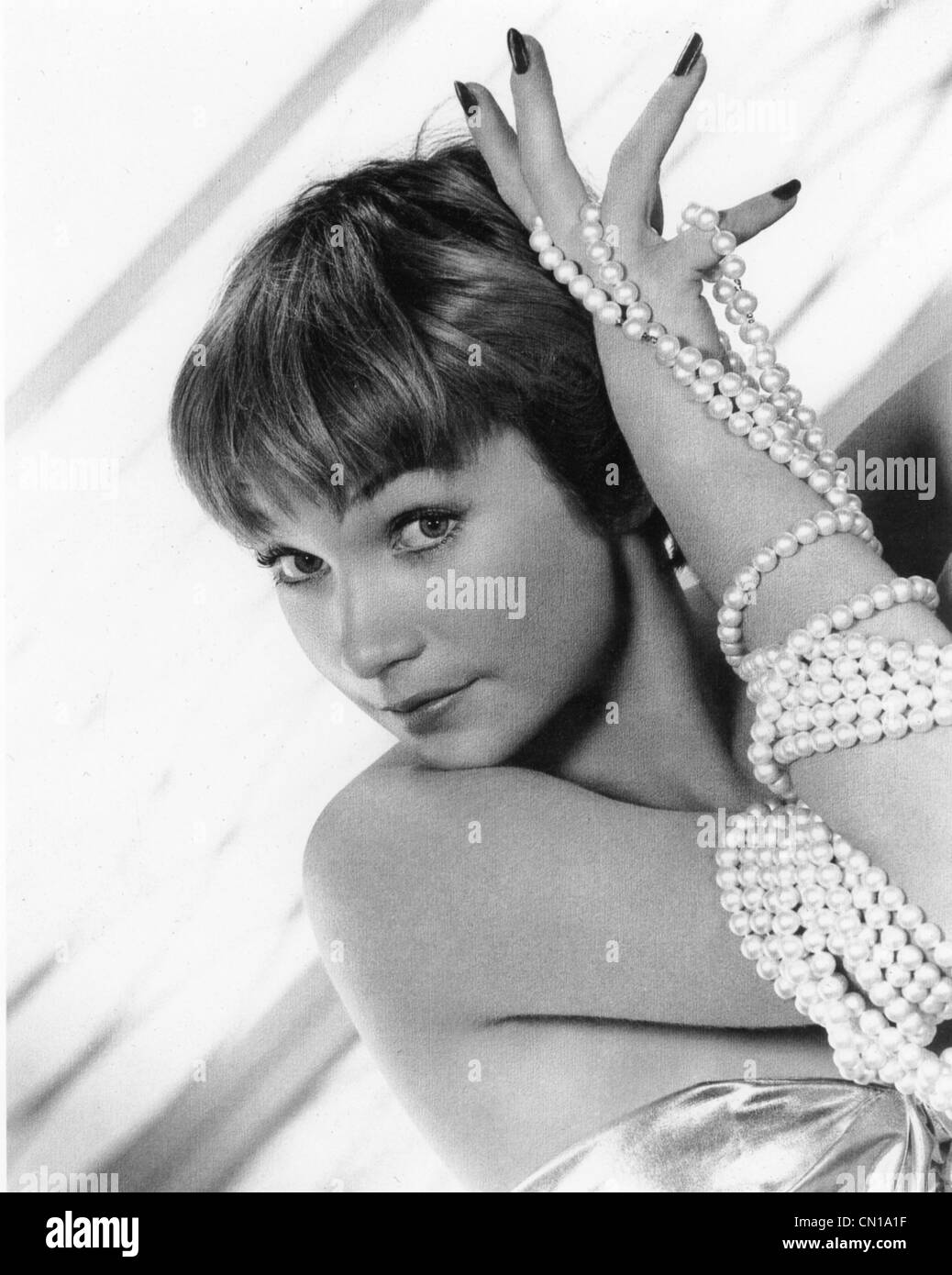 SHIRLEY MacLAINE actrice nous à propos de 1956 Banque D'Images