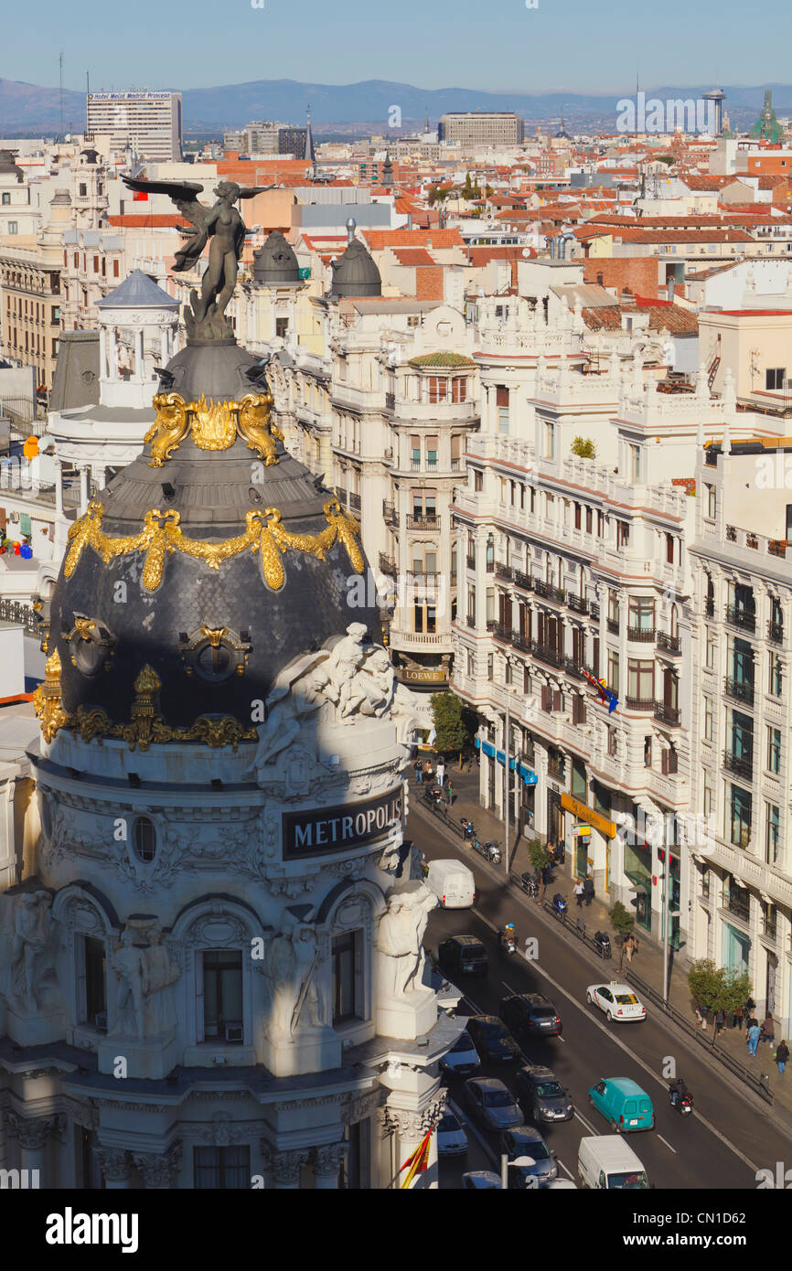 Madrid, Espagne. Le dôme et l'ange de la métropole. Gran Via sur la droite. Banque D'Images