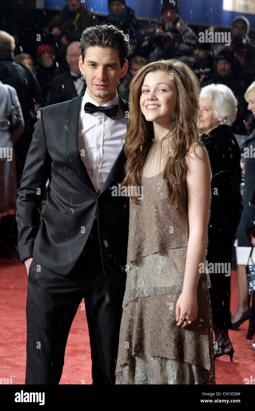 30/11/2010 Georgie Henley et Ben Barnes assiste à la première mondiale et Royal Film Performance de l'insert magique Narnia : l'Odyssée du Passeur d'Aurore à Leicester Square, Londres, 30 novembre 2010. Crédit photo doit se lire : Julie Edwards Banque D'Images