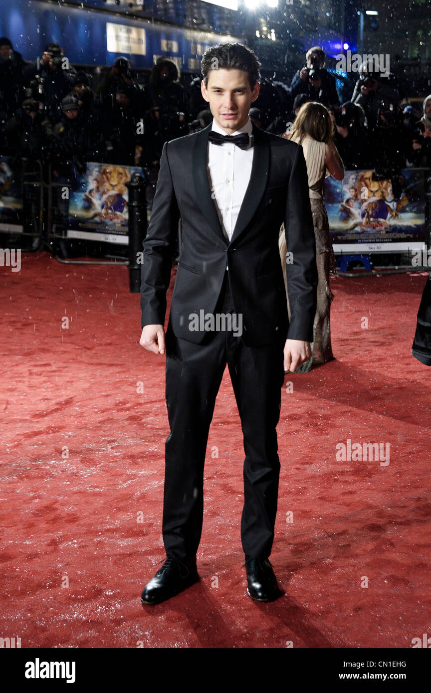 30/11/2010 Ben Barnes assiste à la première mondiale et Royal Film Performance de l'insert magique Narnia : l'Odyssée du Passeur d'Aurore à Leicester Square, Londres, 30 novembre 2010. Crédit photo doit se lire : Julie Edwards Banque D'Images