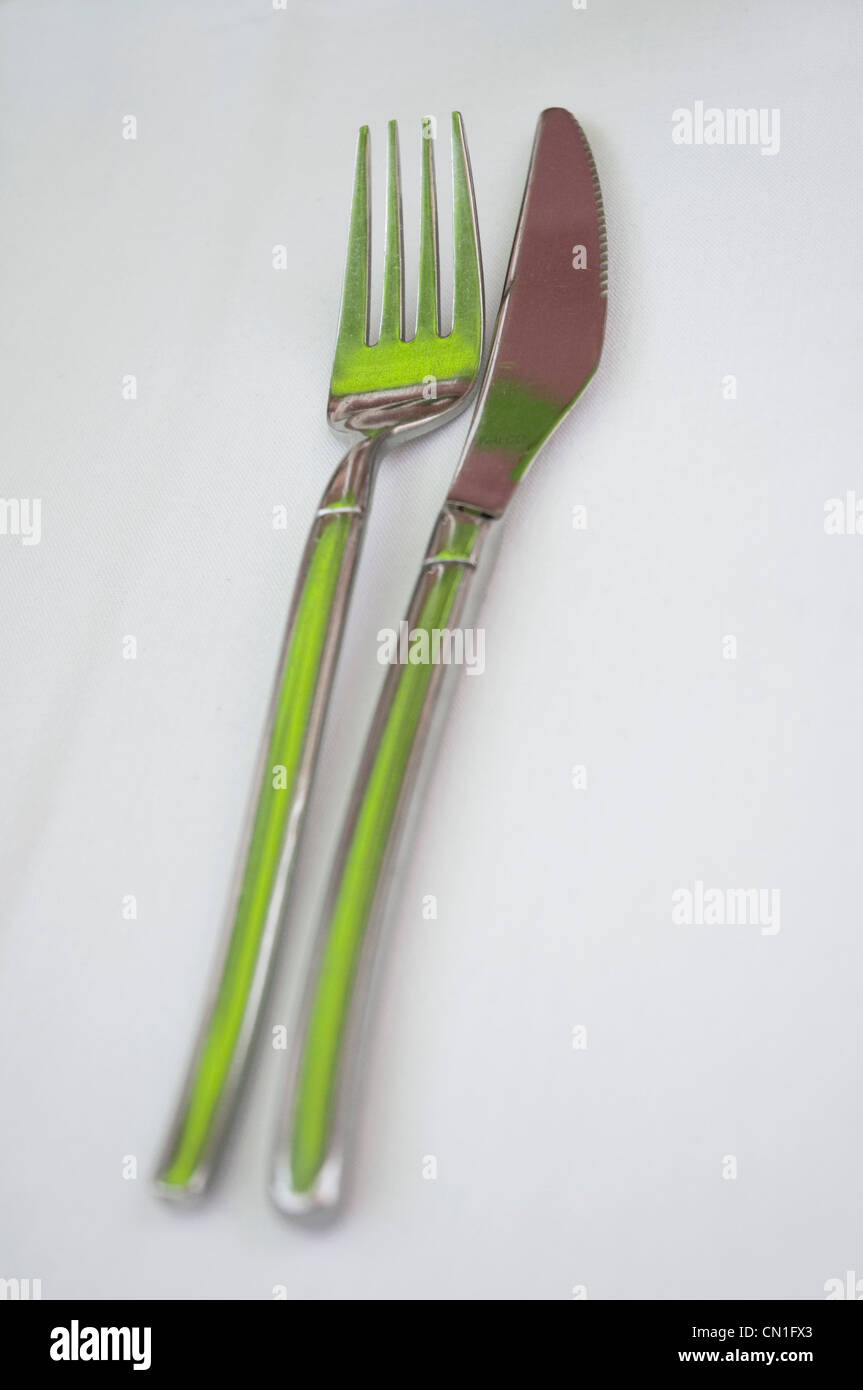Fourchette et couteau en feu vert Banque D'Images