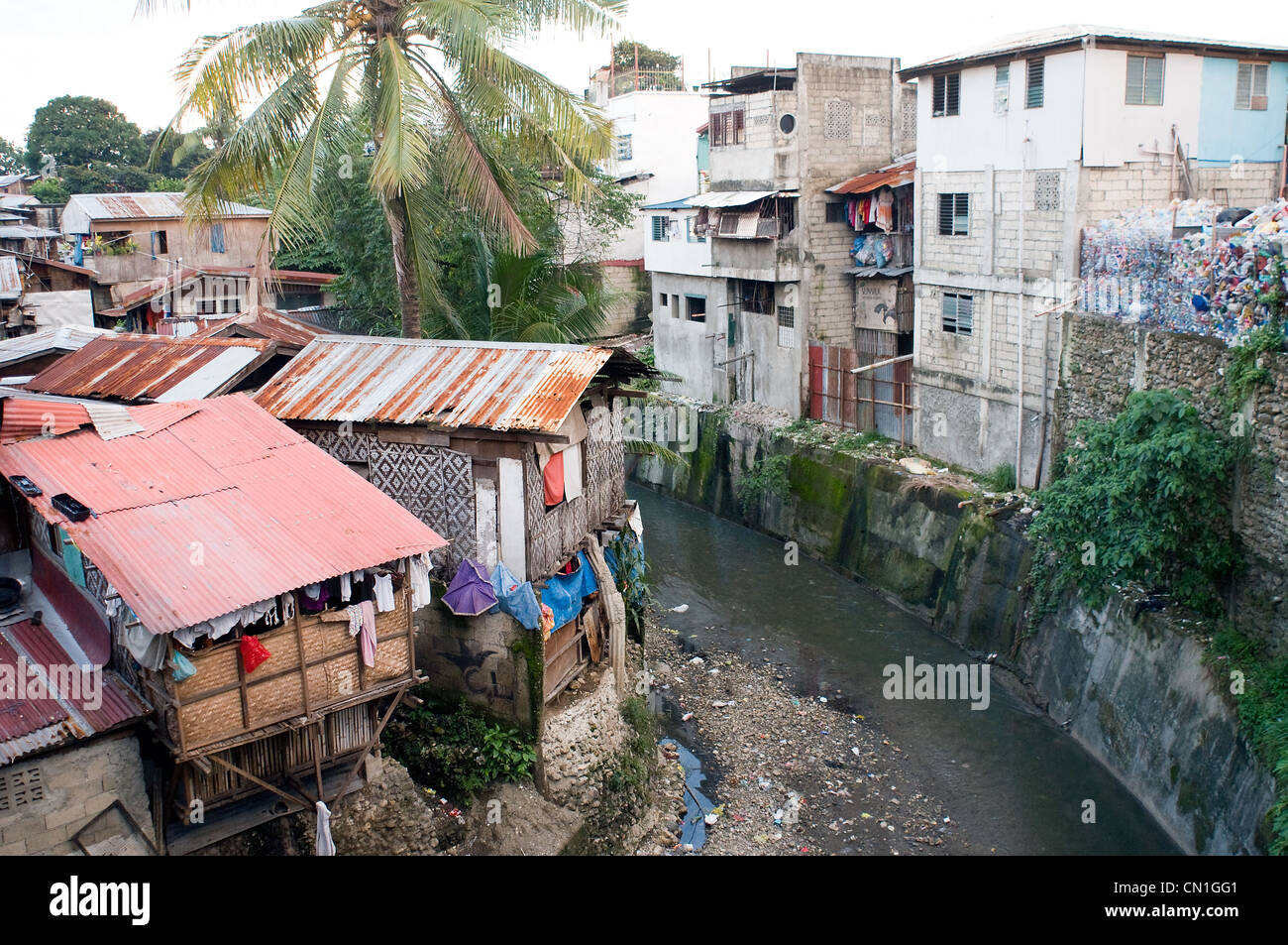 Scène de taudis Cebu City aux Philippines. Banque D'Images