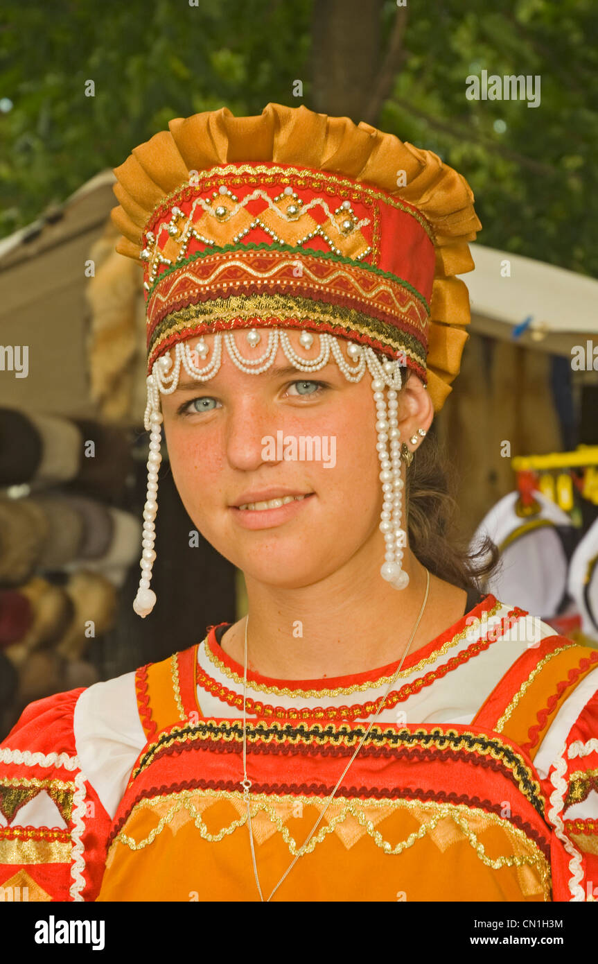 La Russie Ouglitch fille russe en costume traditionnel Banque D'Images