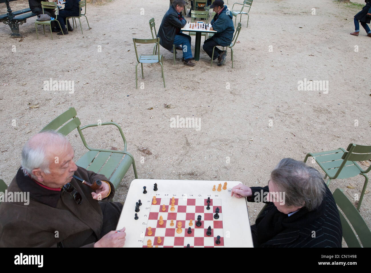 France, Paris, joueurs d'échecs dans le Jardin du Luxembourg (le jardin du Luxembourg) Banque D'Images