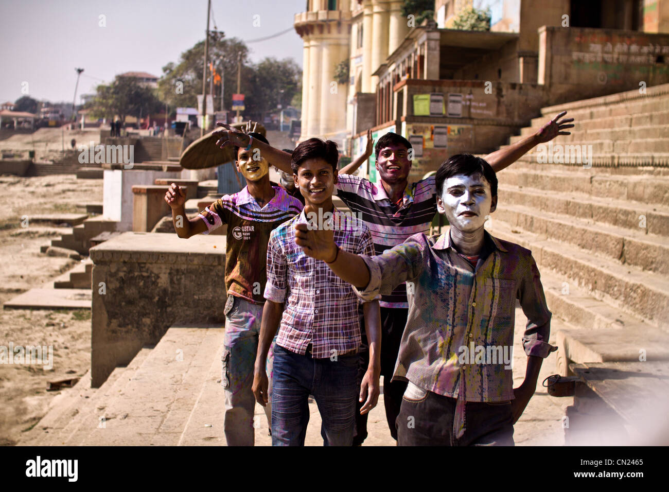 Festival des couleurs Holi hindoue de Varanasi, Inde, le 20 mars 2012. (CTK Photo/David Tesinsky) Banque D'Images