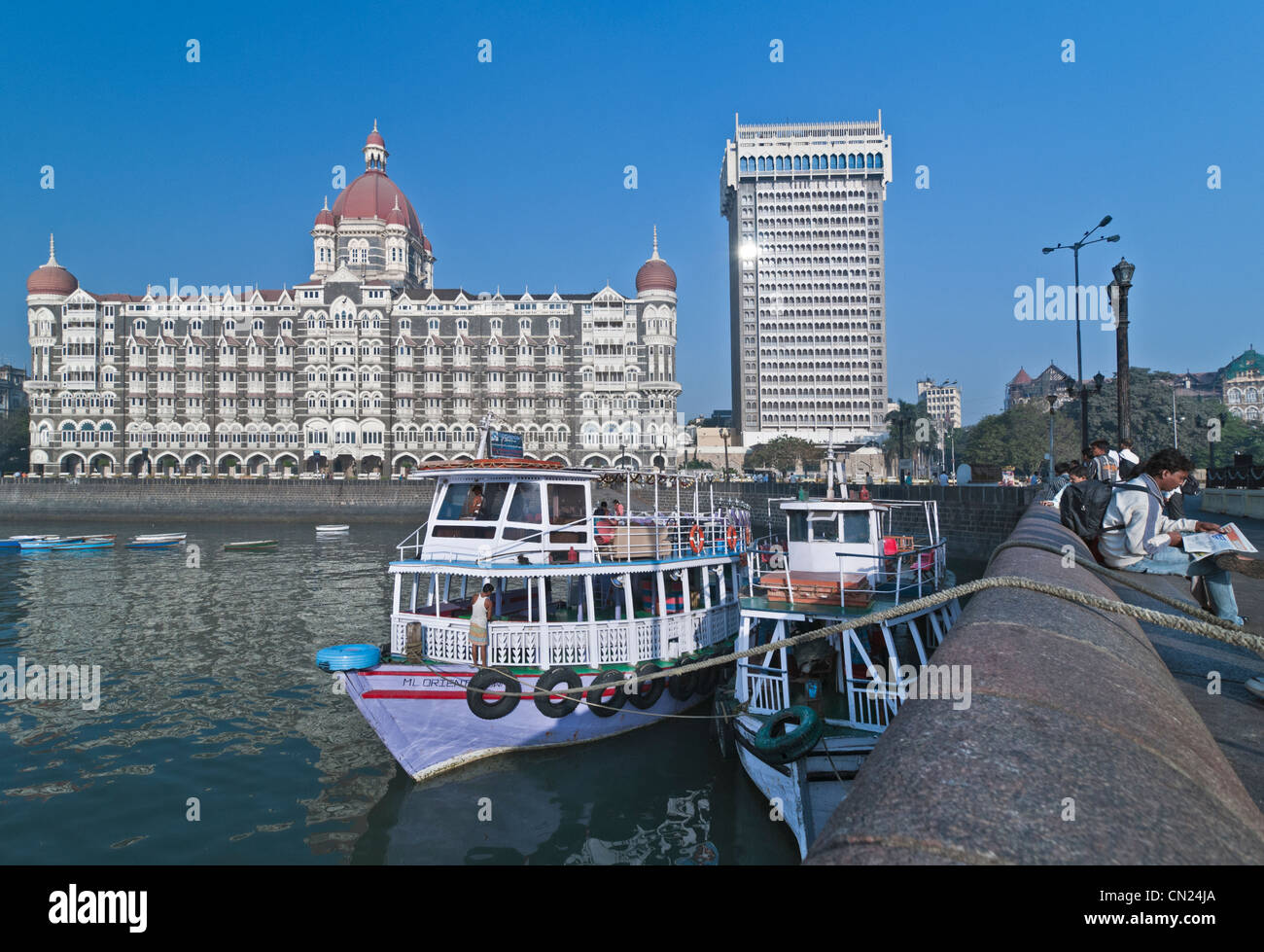 Bateaux de passagers Taj Mahal Palace Hotel Mumbai Bombay Inde Colaba Banque D'Images