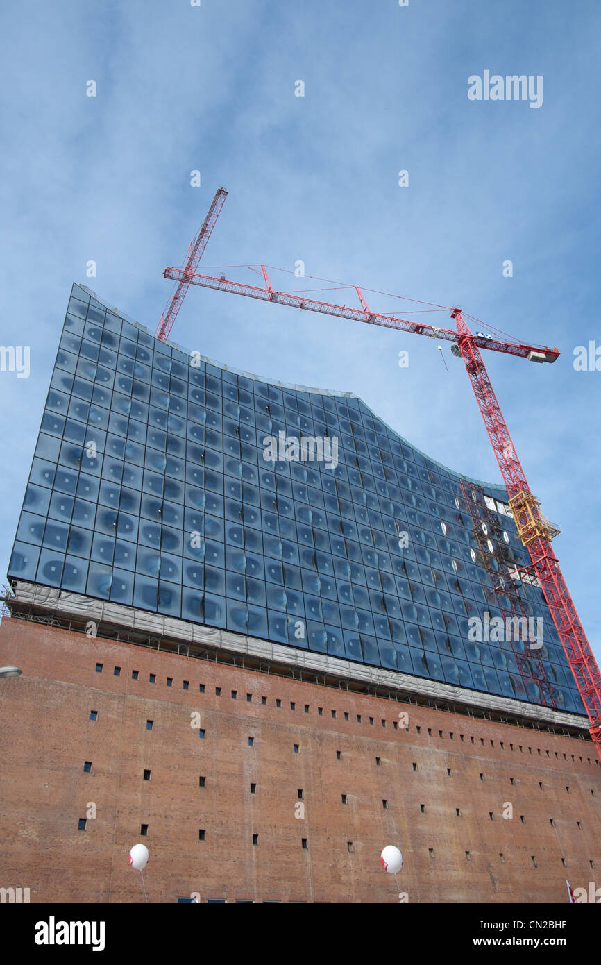 Nouvel Opéra en construction au développement de la propriété moderne Hafencity à Hambourg Allemagne Banque D'Images