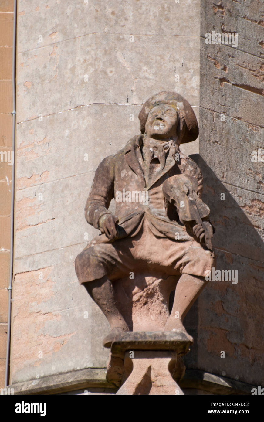 La sculpture d'un violoniste sur un pignon à Newstead Abbey, Nottinghamshire, Angleterre, Royaume-Uni. Banque D'Images