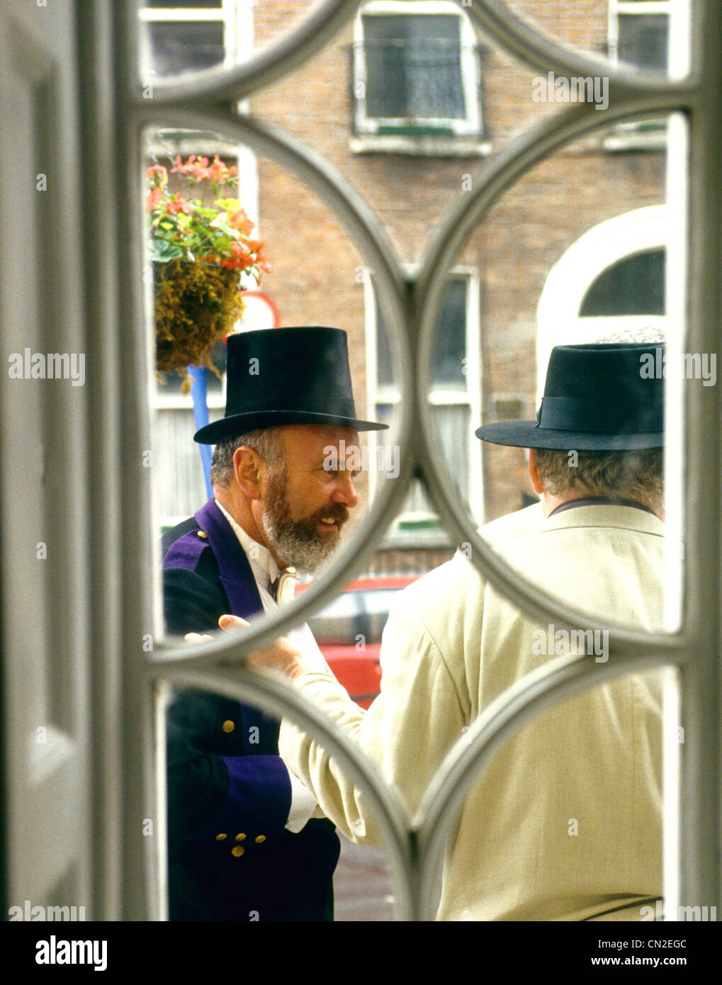 Le sénateur David Norris en costume pour célébrer 'bloom's Day' a photographié à la James Joyce Centre- Dublin Ireland Banque D'Images