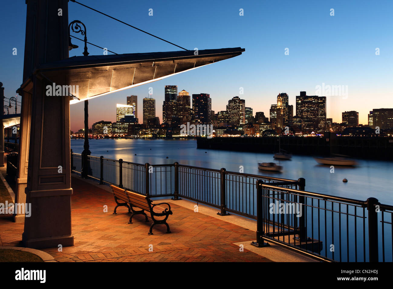Vue sur le centre-ville de Boston de Piers Park à East Boston Banque D'Images