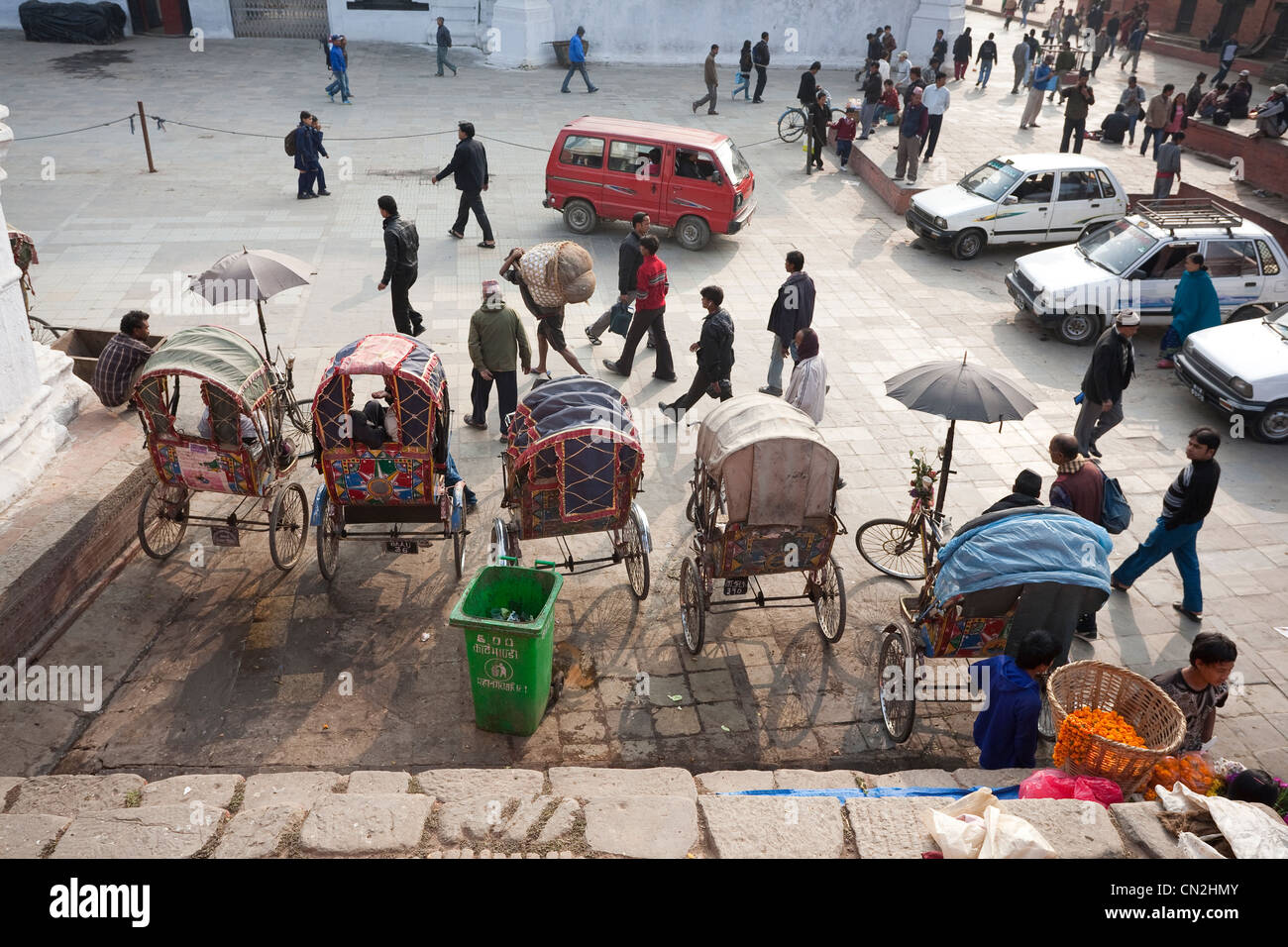 Les conducteurs de pousse-pousse en attente de clients en face de Maju Deval dans Durbar Square - Katmandou, Zone Bagmati, Vallée de Katmandou, la Nepa Banque D'Images