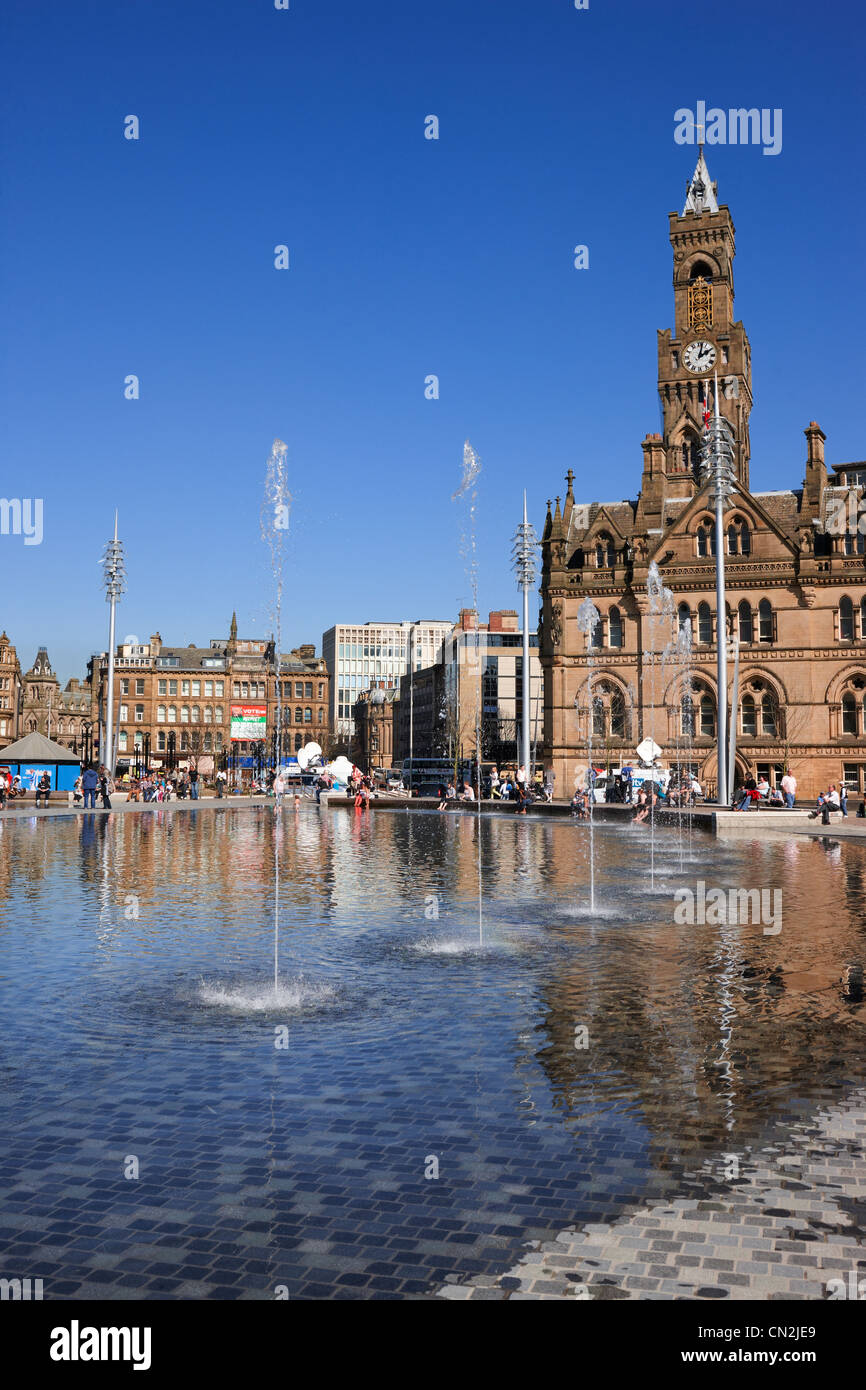 Bradford City Park. L'espace public de 2,4 hectares au cœur de Bradford contient le plus grand élément d'eau d'une ville britannique. Banque D'Images