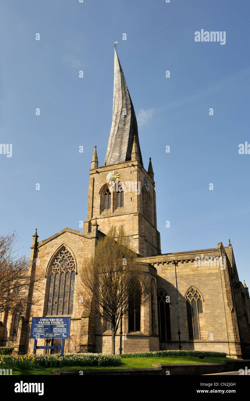 Chesterfield Église paroissiale de Saint Mary avec crocked spire Banque D'Images