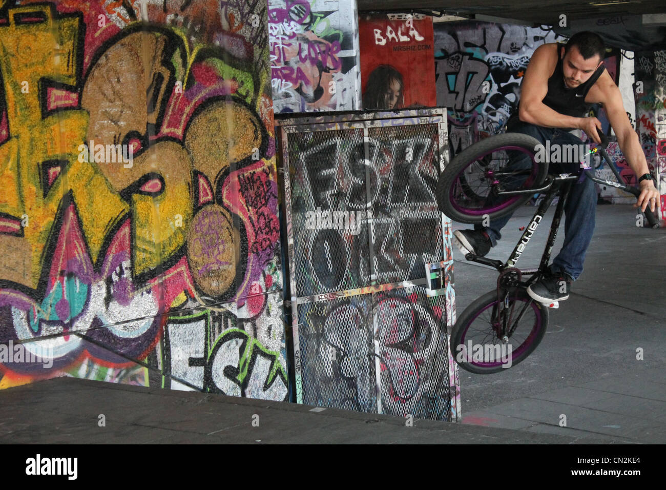 Rider BMX, bmx tricks bmx vélo, cascades, trucs et astuces Banque D'Images