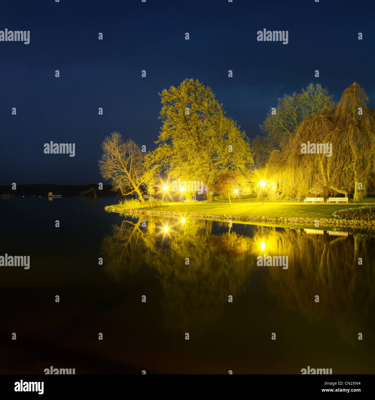 Parc la nuit, Schwerin, Allemagne Banque D'Images