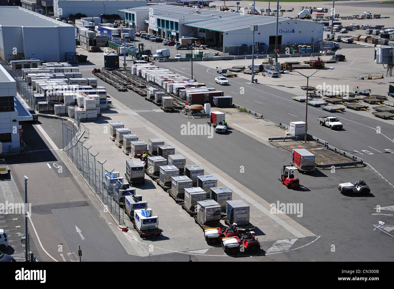 Conteneurs de fret aérien à Sydney (l'aéroport Kingsford Smith), Mascot, Sydney, New South Wales, Australia Banque D'Images