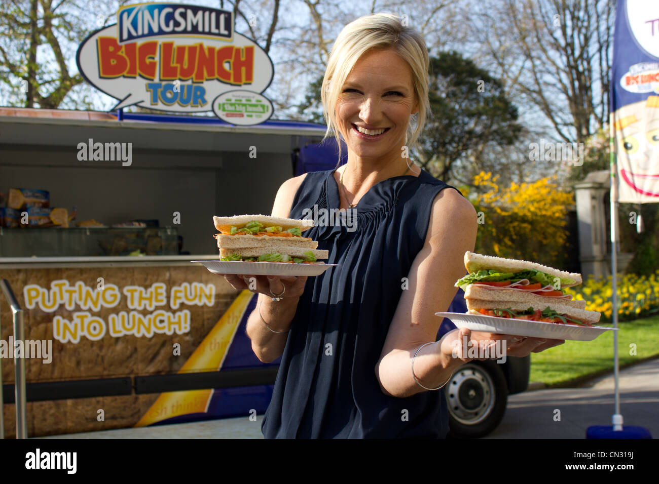 Jo Whiley favorise sandwhiches à Londres Banque D'Images