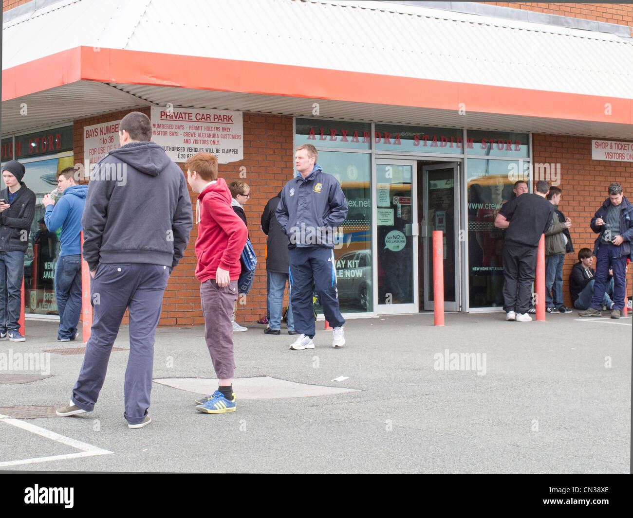 Crewe Alexandra sur jour de match et fans Banque D'Images