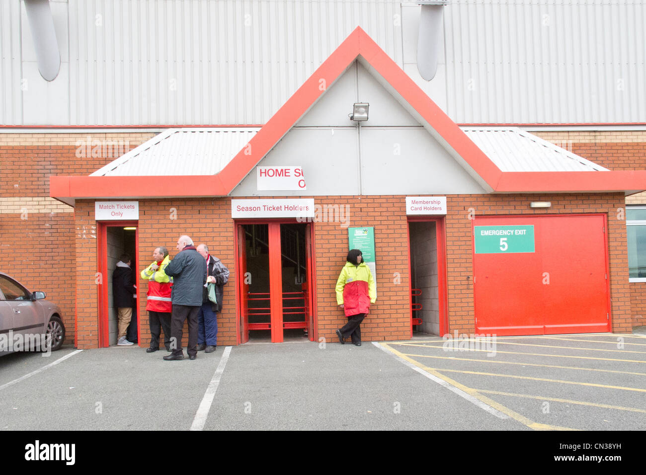 Crewe Alexandra sur jour de match avec les tourniquets Banque D'Images