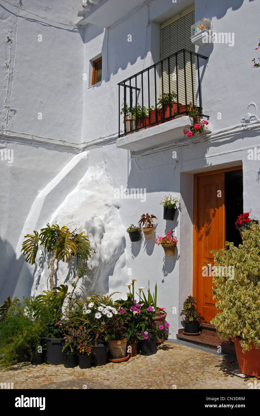 Entrée d'une maison, Frigiliana, la province de Malaga, Andalousie, Espagne, Europe de l'ouest. Banque D'Images