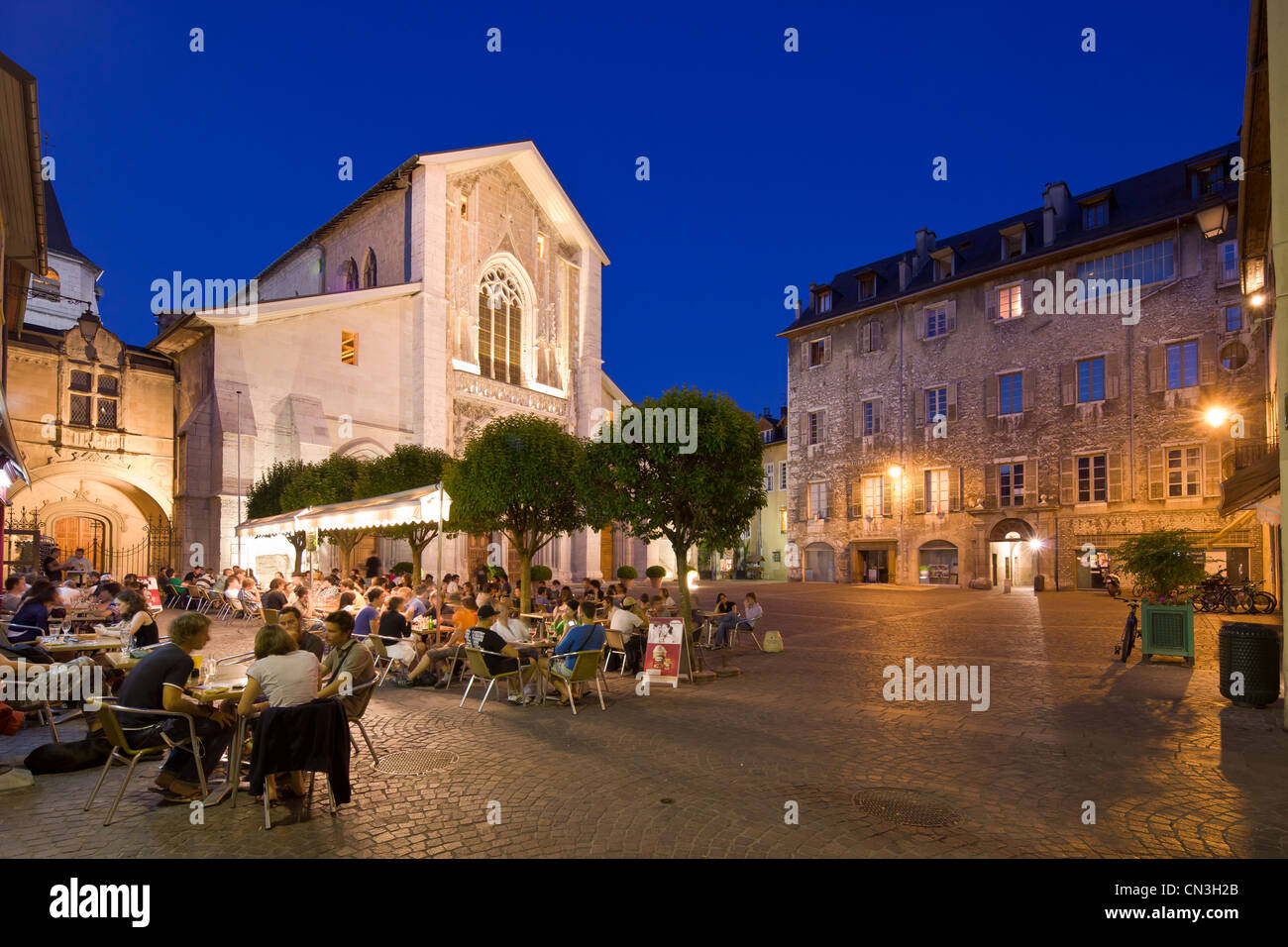 France, Savoie, Chambéry, la vieille ville, restaurant et de Saint François de Sales dans la