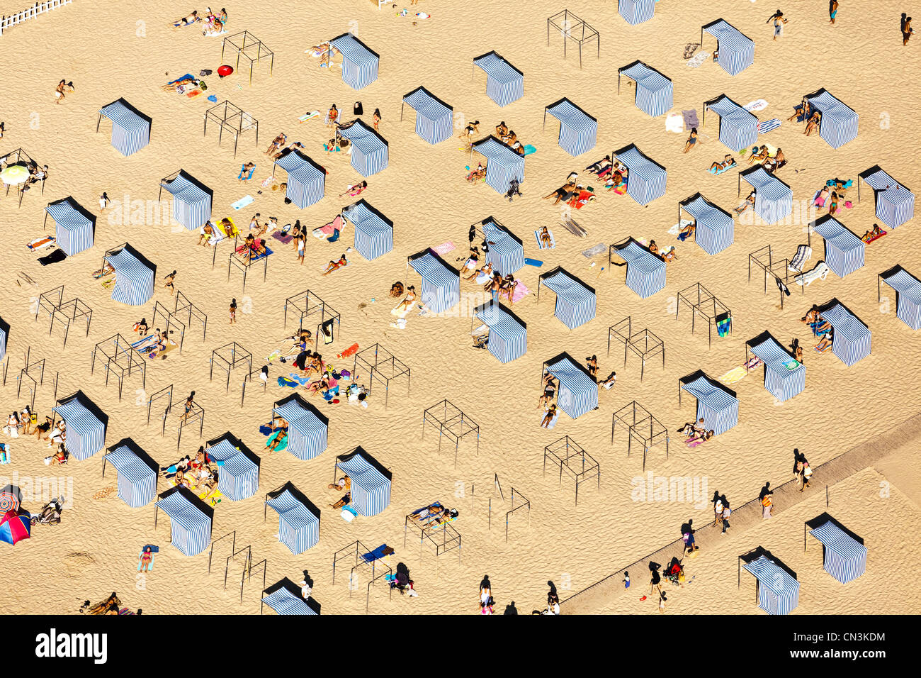 France, Gironde, Soulac sur Mer cabines de plage (vue aérienne) Banque D'Images